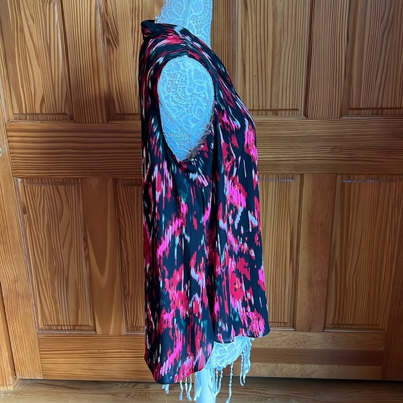 Vince Camuto Geometric Tank Top Blouse in Red - Picture 3 of 4